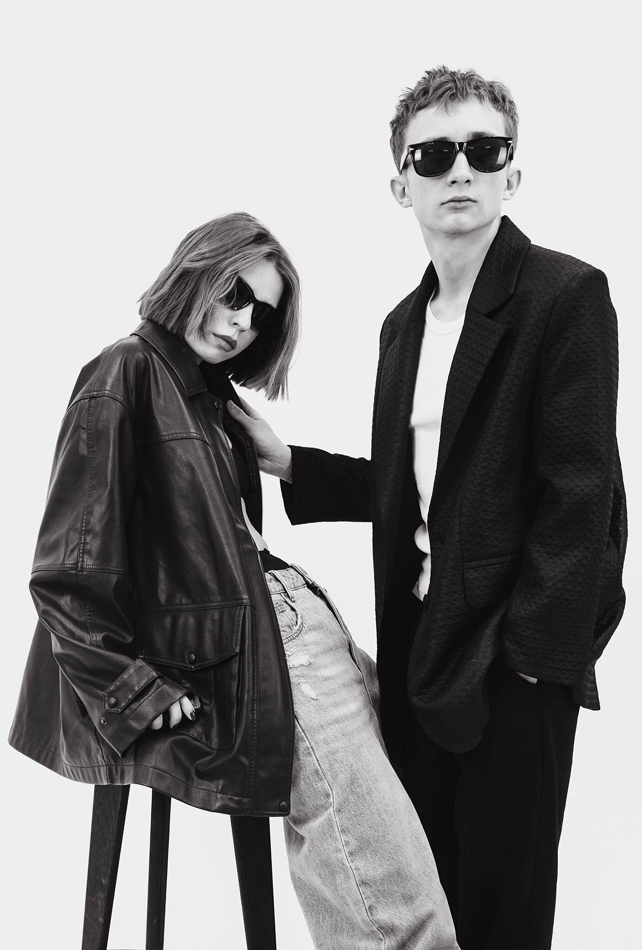 Чёрно-белая парная съемка в белом зале