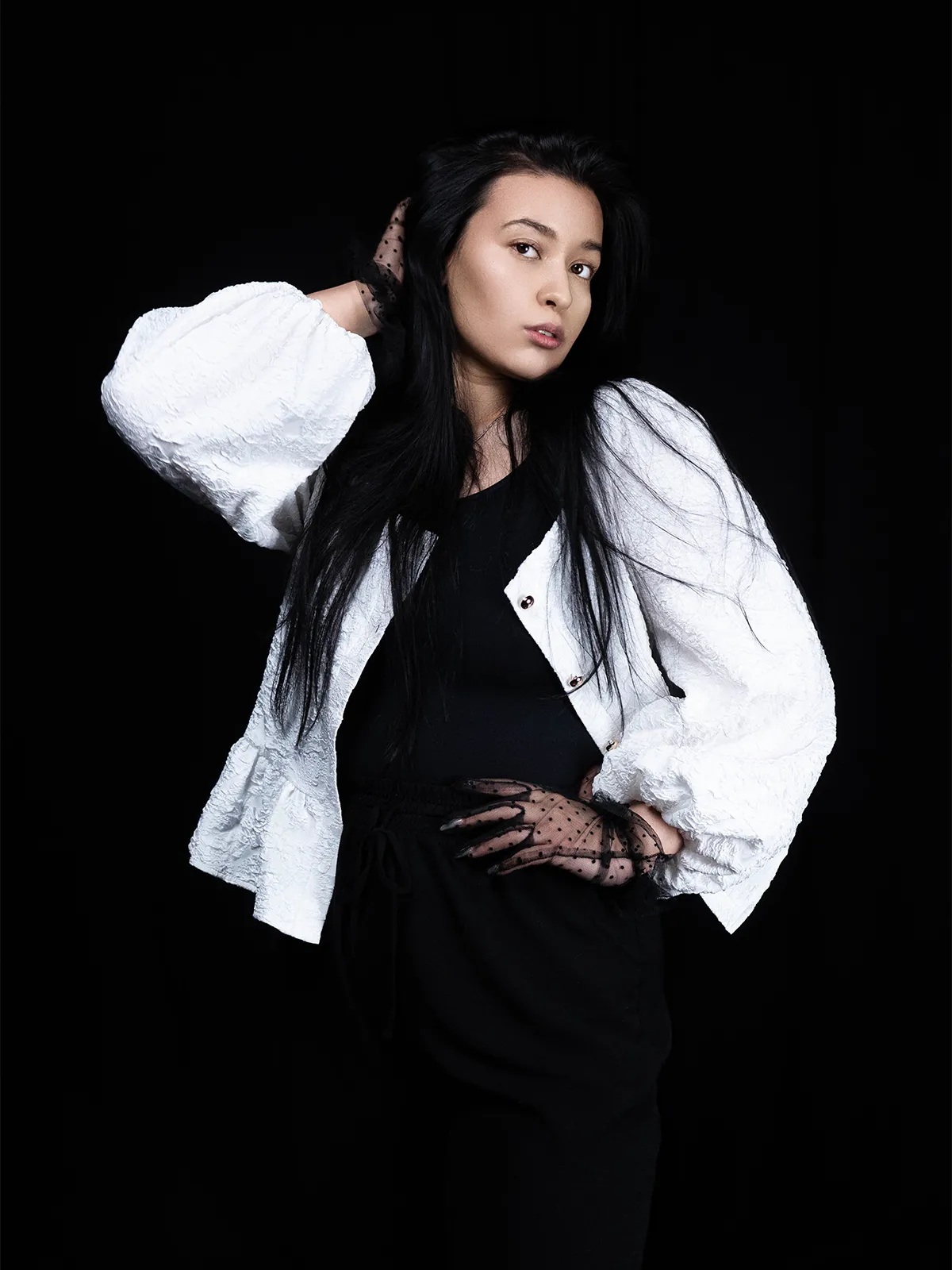 Фотосессия в кружевных перчатках