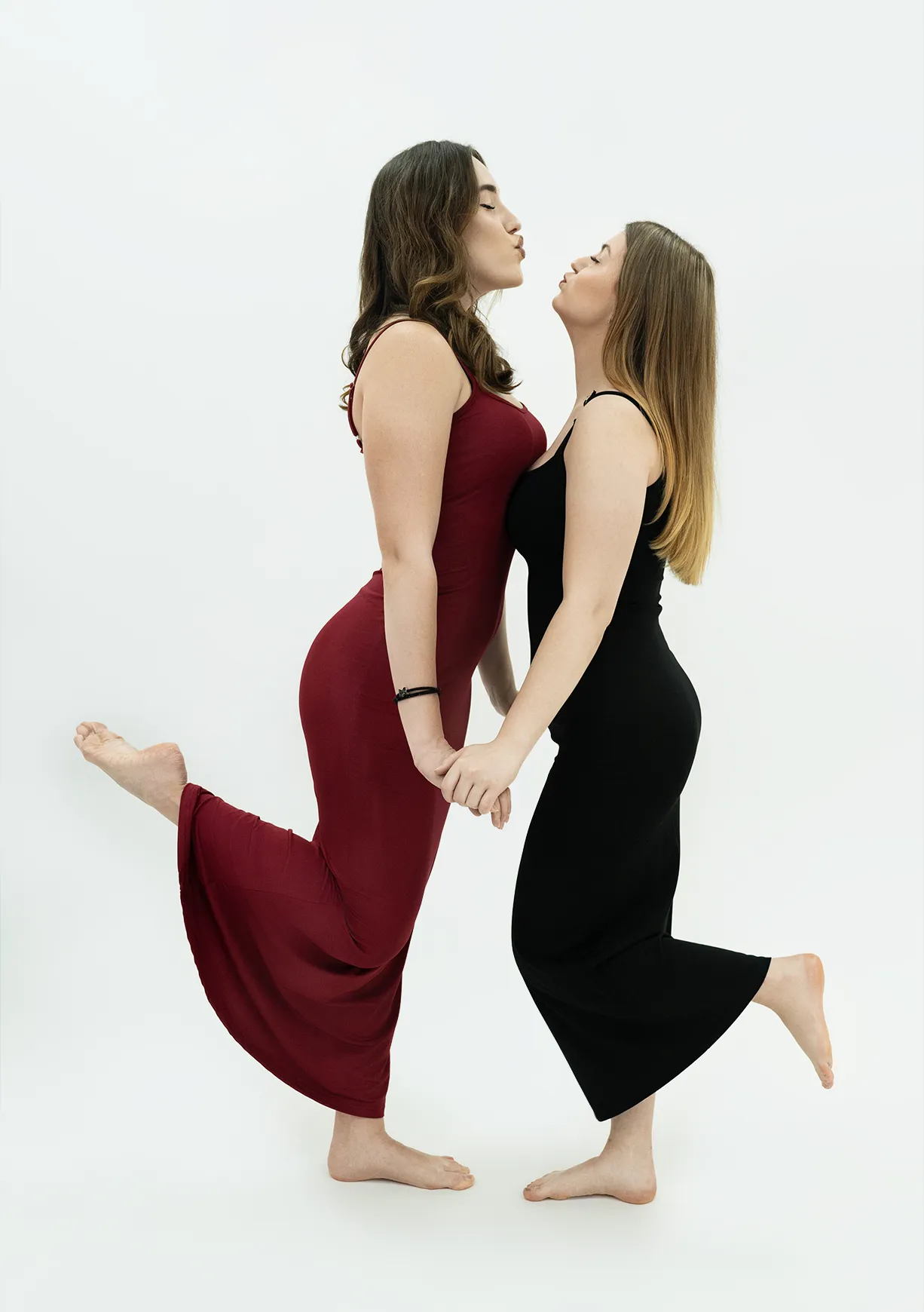 Фотосессия для беременных в светлом зале LUMITON